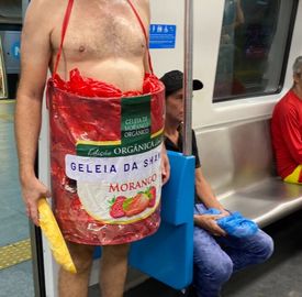 159931 - Geleia da Shakira vira fantasia de Carnaval no Brasil; veja e inspire-se por .