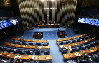 Recesso parlamentar é adiado e plenário da Câmara ficará um mês sem votações