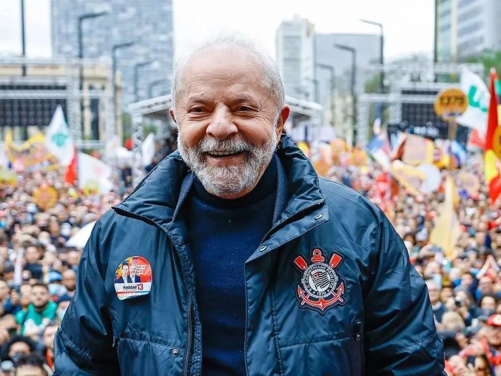 Presidente Lula usando casaco do Corinthians