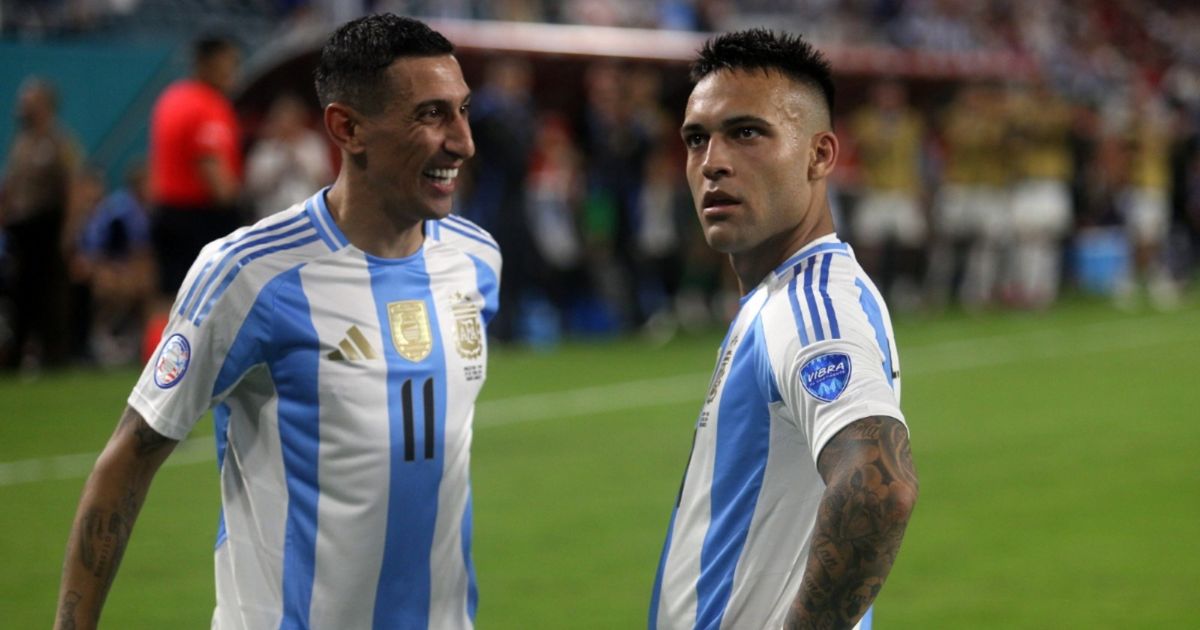 Di María e Lautaro Martínez comemoram gol pela Seleção Argentina