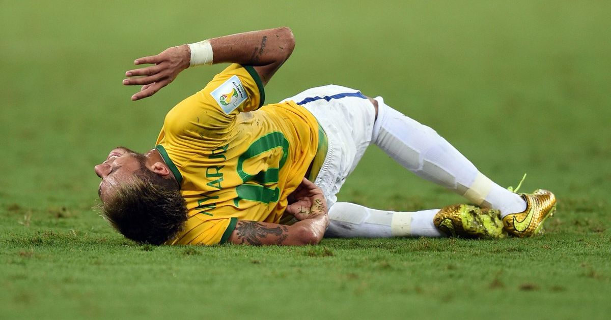 Neymar foi atingido por Zuñiga e desfalcou a Seleção Brasileira no restante da Copa do Mundo do Brasil, em 2014, que ficou marcada pela goleada de 7 a 1 contra a Alemanha - 