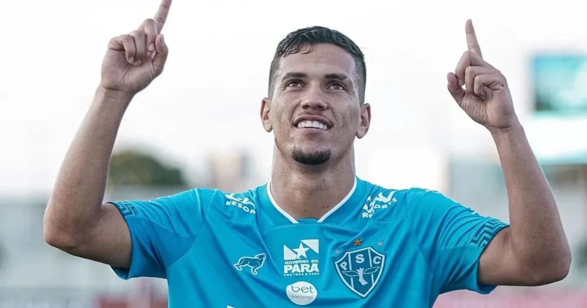 Vinícius Leite comemora gol pelo Paysandu.