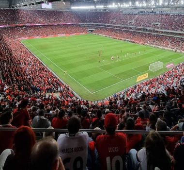 Imagem - Vídeo: Torcedores do Athletico agridem são-paulinos infiltrados na Ligga Arena