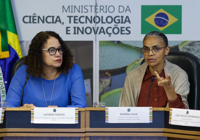 Ministras Marina Silva e Luciana Santos (MCTI) em entrevista coletiva para divulgação de dados do Inpe.