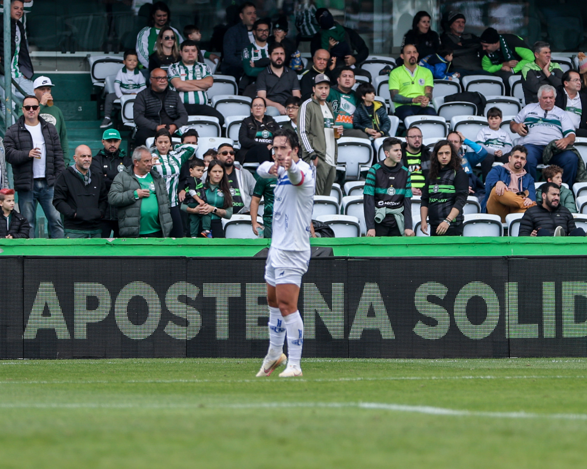 Nicolas comemora primeiro gol do Papão.