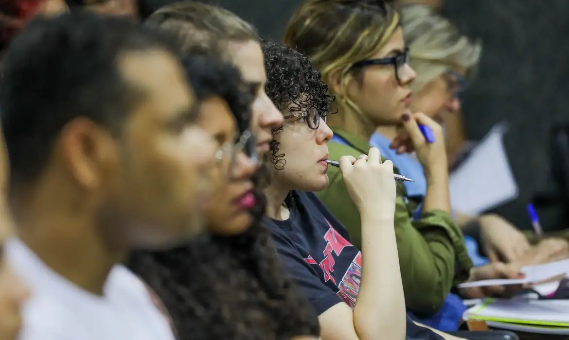 Os servidores que ingressarem deverão fazer curso de formação.