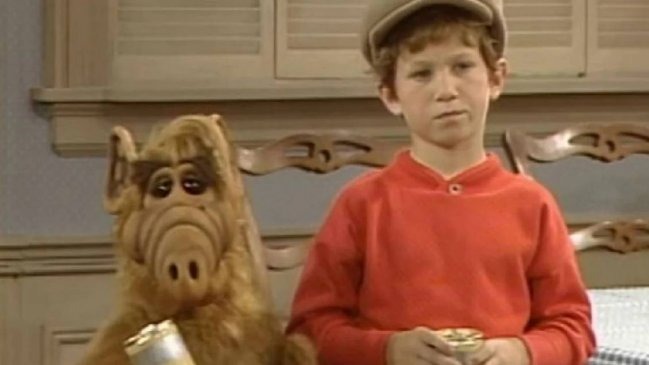 Benji Gregory durante participação na série Alf, o ETeimoso. (Reprodução/NBC)