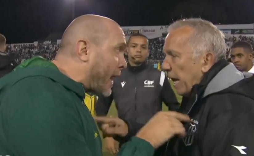 Mozart e Nelsinho Baptista se desentenderam após apito final. 
