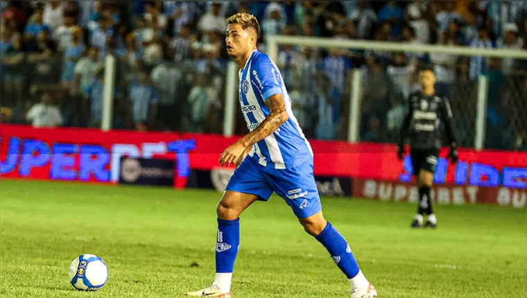 Val Soares chegou a marca de dois gols de fora da área na Série B. 