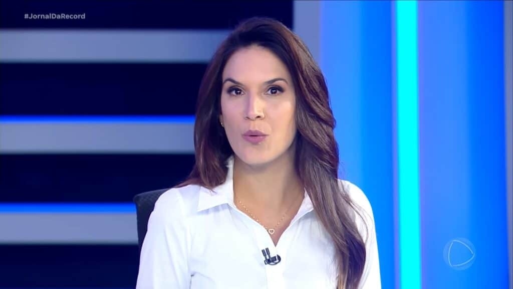 Renata Varandas apresentando o Jornal da Record.