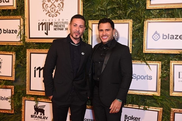 Carlinhos Maia e o marido Lucas Guimarães.