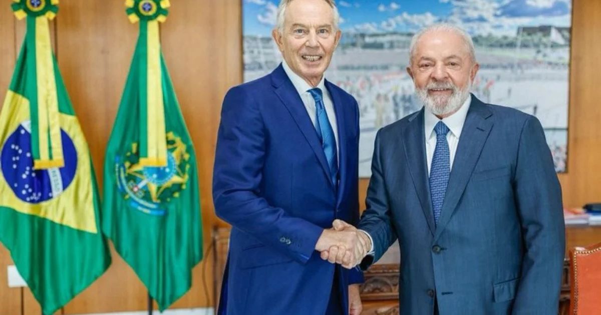 Ex-ministro britânico, Tony Blair, em visita ao Brasil, em setembro de 2023, ao lado do presidente Lula - 