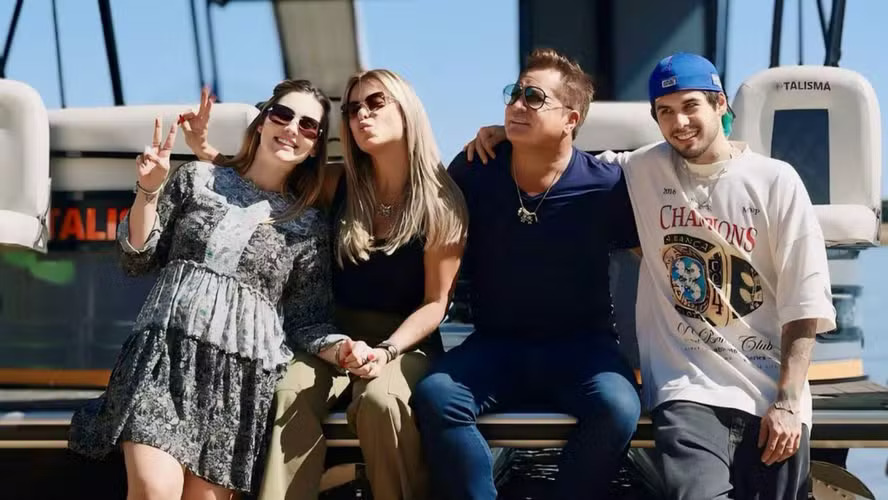 O cantor Leonardo ganhou o presente antecipado de anversário: um barco luxuoso