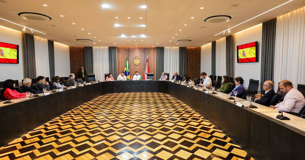 Reunião bilateral foi realizada nesta terça-feira, 23.