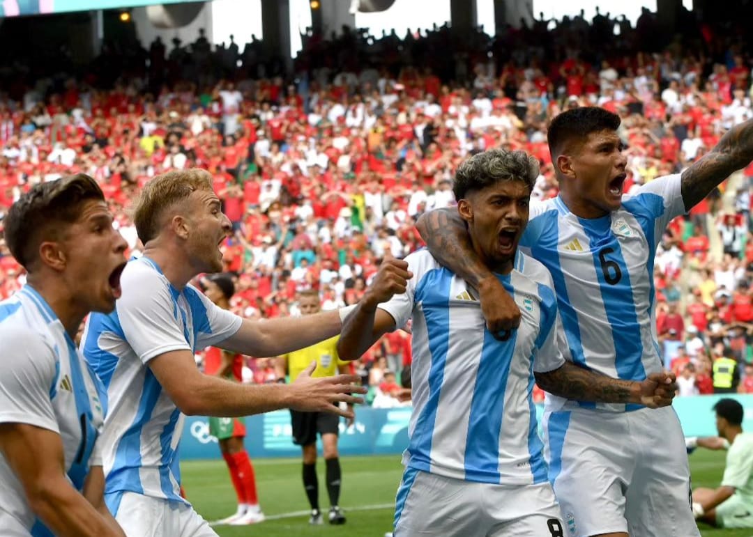 Marrocos vence Argentina em jogo marcado por gol anulado no final. 