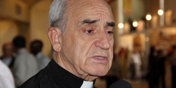 Dom Azcona está estável, em reuperação.