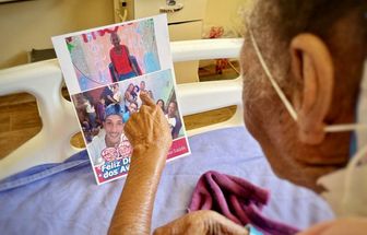 Hospital Regional Abelardo Santos emociona avós com homenagem dos netos 