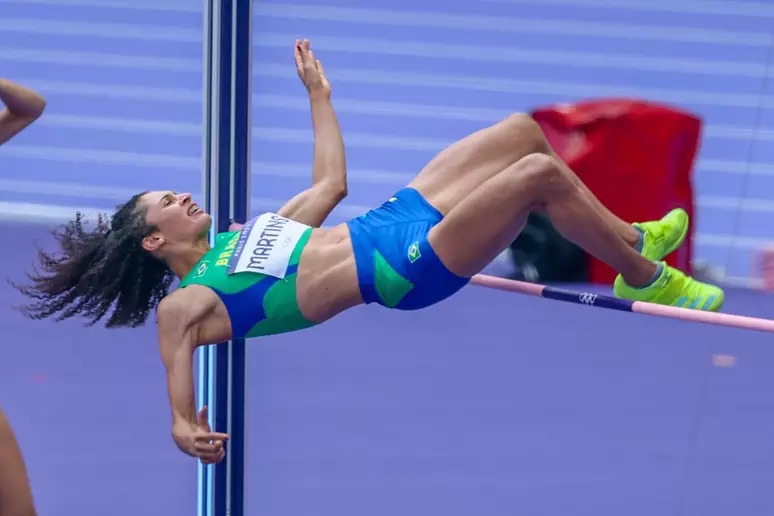 lesionada, a atleta desiste da final do salto em altura, deste domingo, 4.