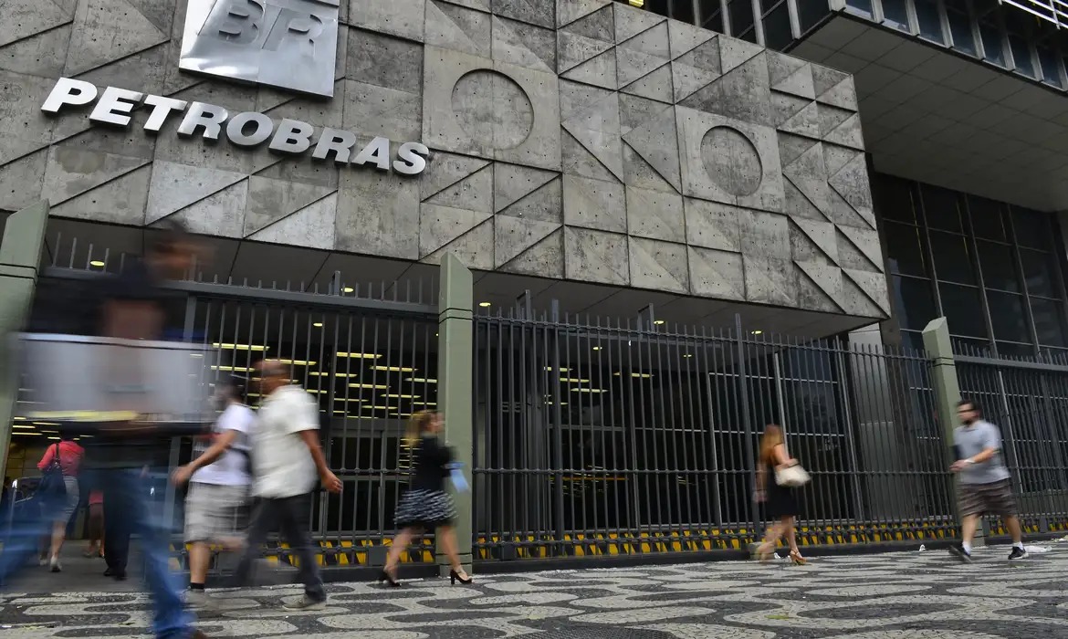 A Petrobras explicou que o poço está sendo executado em cinco fases.