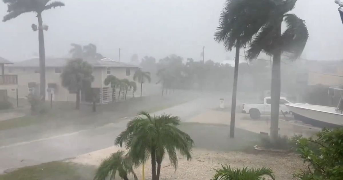 Debby tocou terra na Flórida como um furacão de categoria 1.