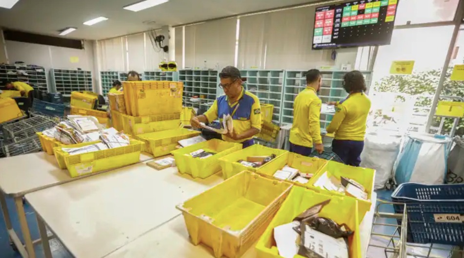 O concurso visa preencher 33 vagas. Os salários iniciais vão até R$ 6,8 mil.