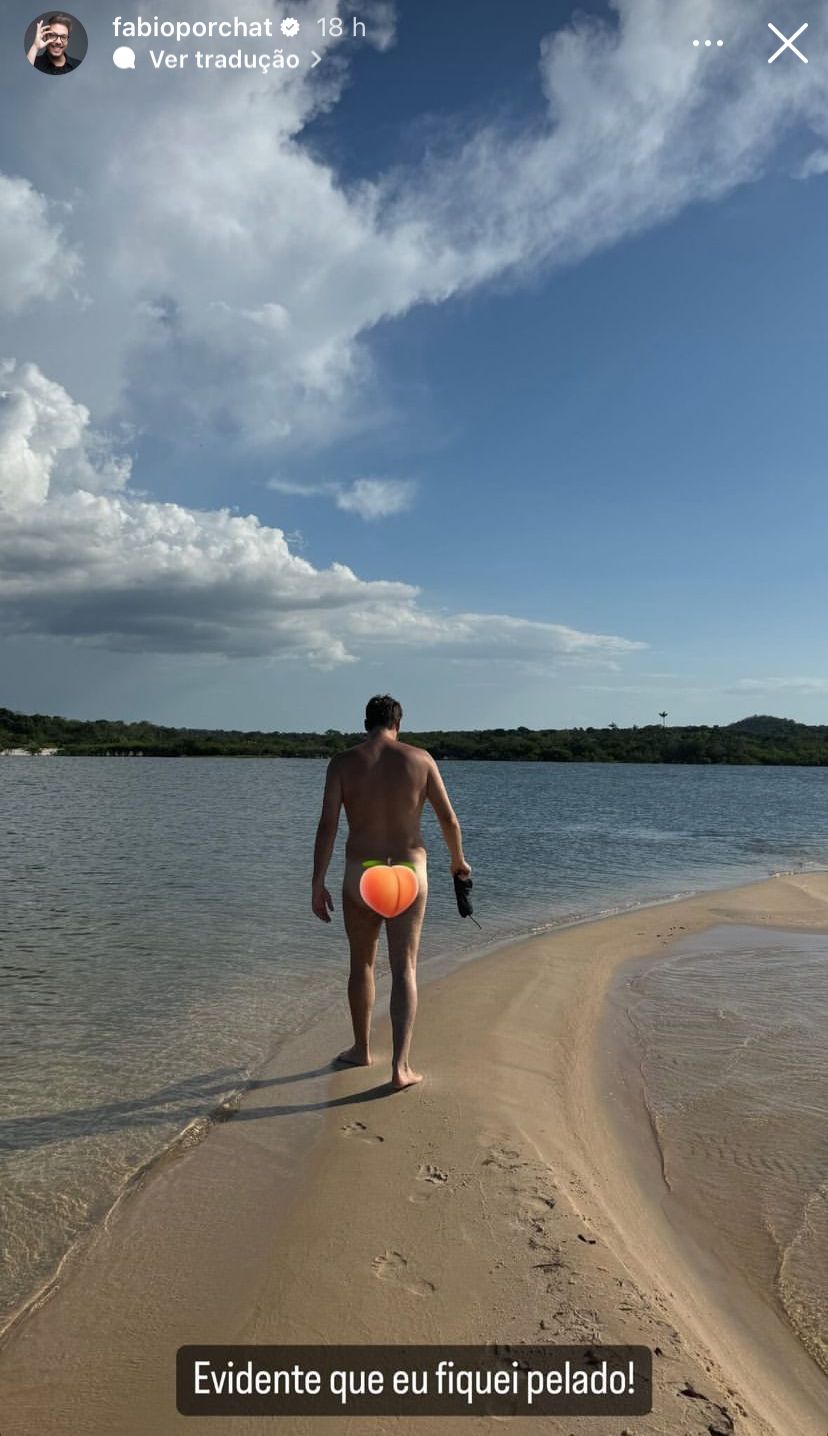 Bem humorado, Porchat tirou a sunga para curtir a praia.