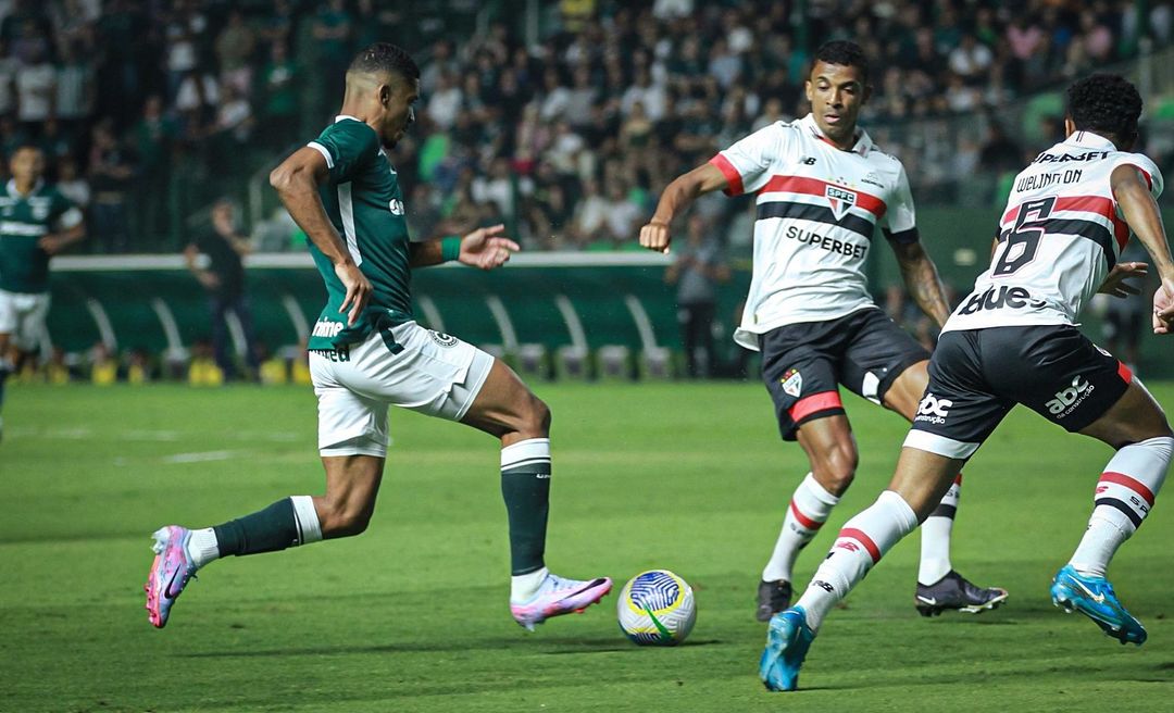 Goiás e São Paulo fizeram um jogo pegado no Estádio da Serrinha.