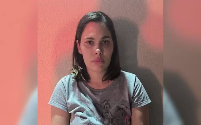 Kamilla usava uma bandana na cabeça para sensibilizar as vítimas.