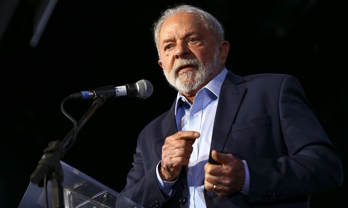 Lula expulsou Fulvia Patricia Castro Matu.