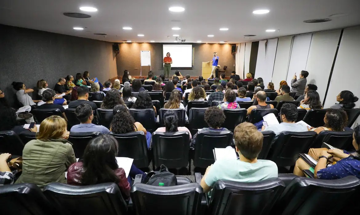 No total, serão mais de 13 mil classificados nessa lista de espera.