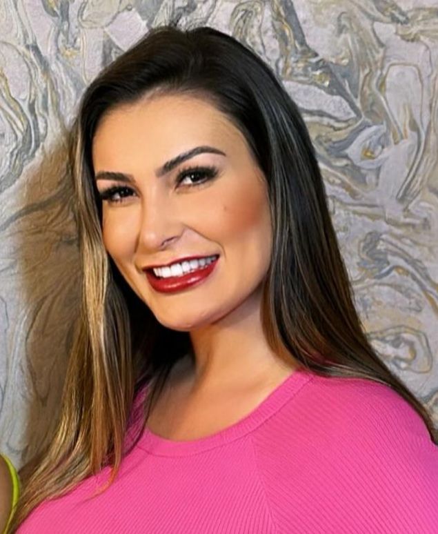 (Andressa Urach fala sobre real motivo de partir a língua em duas partes: provocar a igreja Universal do Reino de Deus. A modelo afirma que foi manipulada para doar dinheiro ao templo)