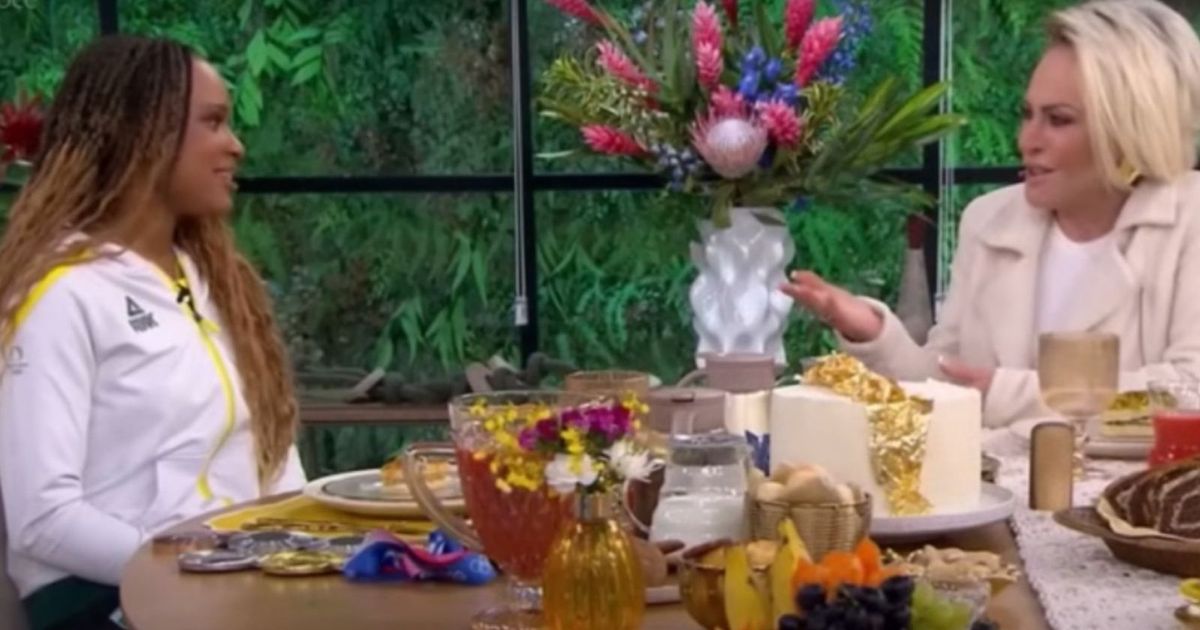 Rebeca Andrade em entrevista com Ana Maria Braga.