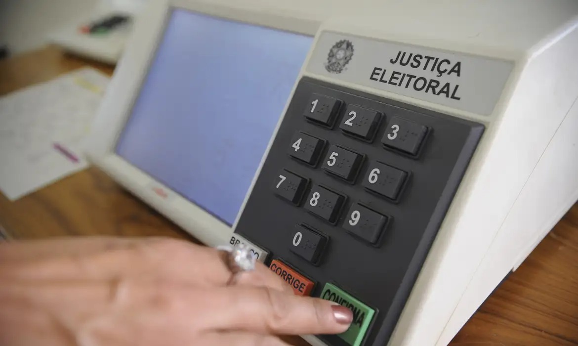 Urna eletrônica - justiça eleitoral.