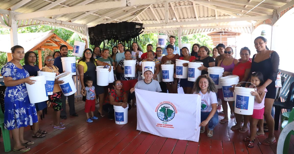 Beneficiados pelo projeto que leva água potável