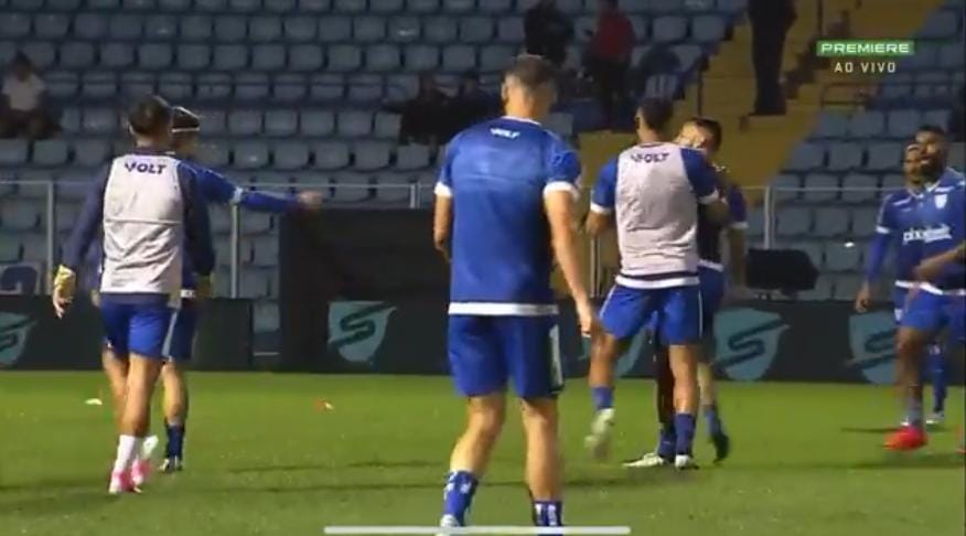 Briga entre jogadores do mesmo time antes de Avaí x Paysandu.