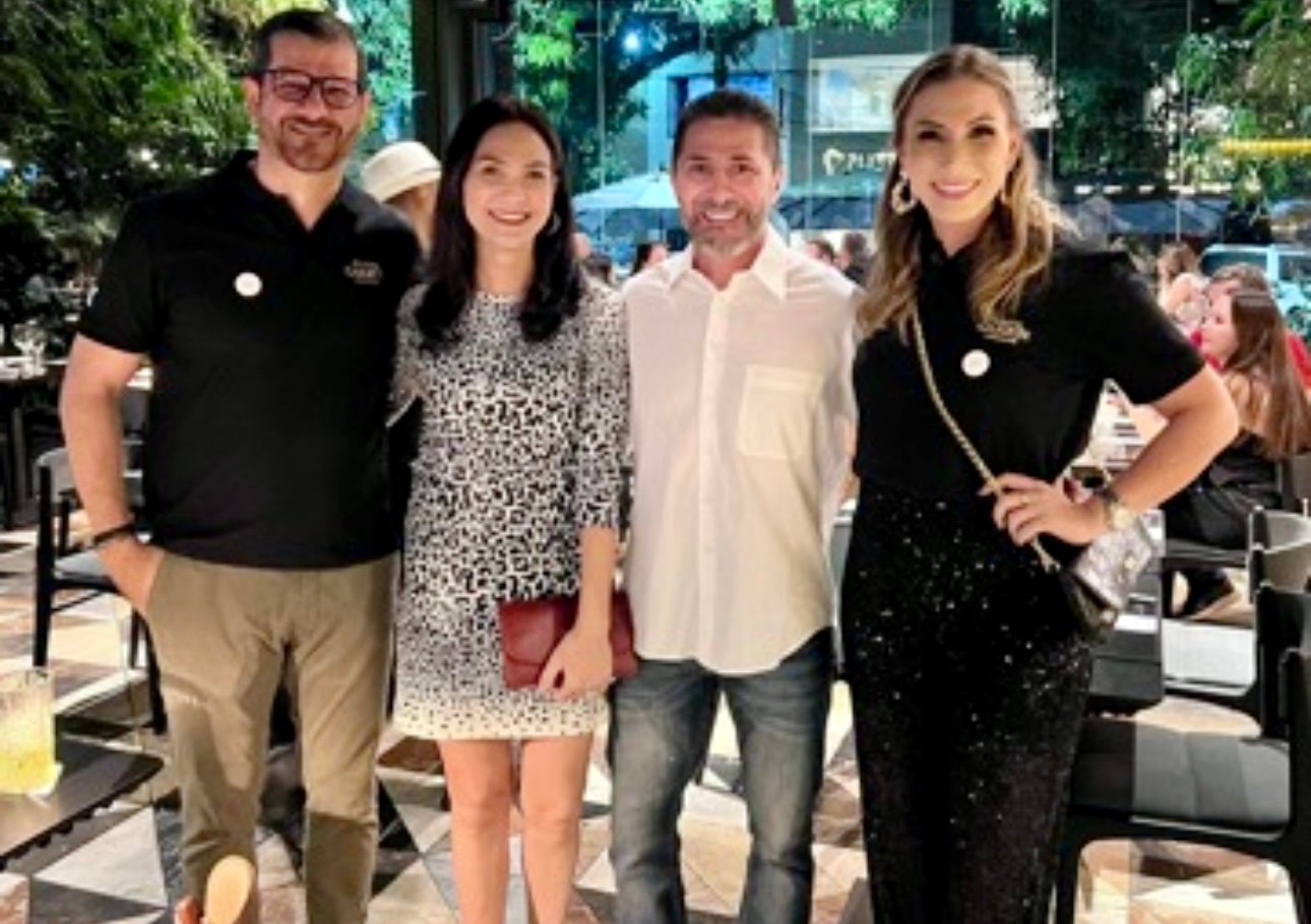 Suzana Oliveira e Renato Farias com os amigos Ana Soares e Cristiano Carvalho.