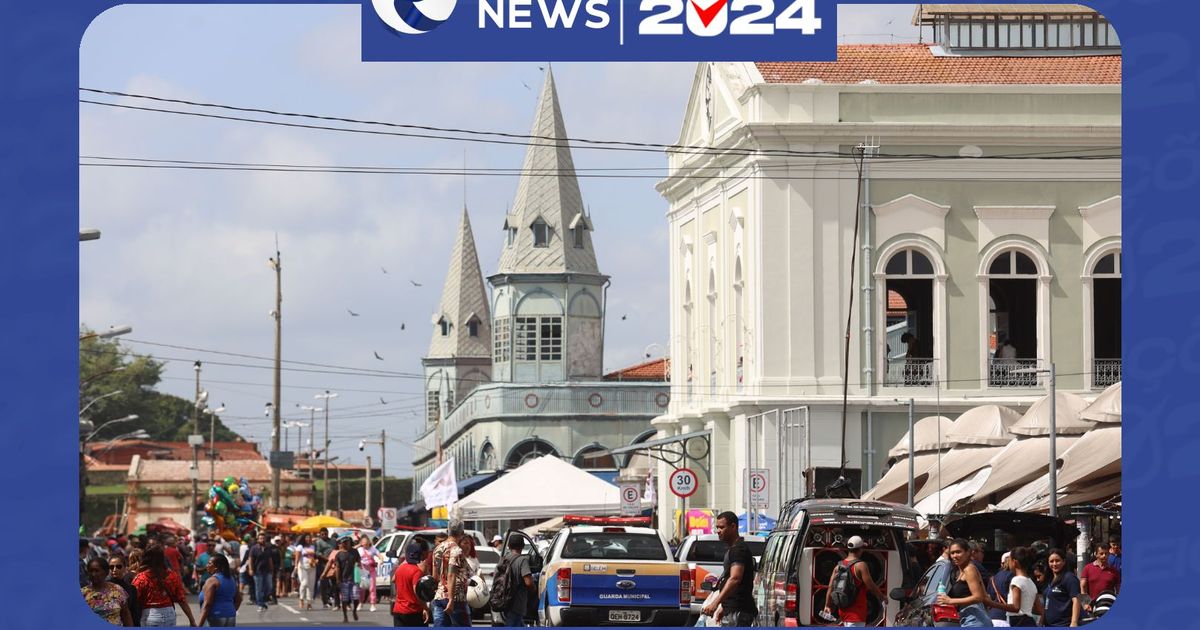 Movimentação próximo ao mercado do Ver-o-Peso, em Belém.