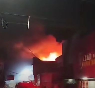 Imagem - Vídeo: incêndio de grande proporção atinge centro comercial de Santarém, no Pará