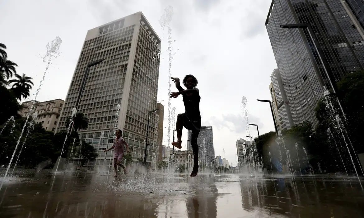 A temperatura do planeta ultrapassou 1,51 graus Celsius (°C) acima do nível pré-industrial, pelo 13º mês nos últimos 14 meses. 