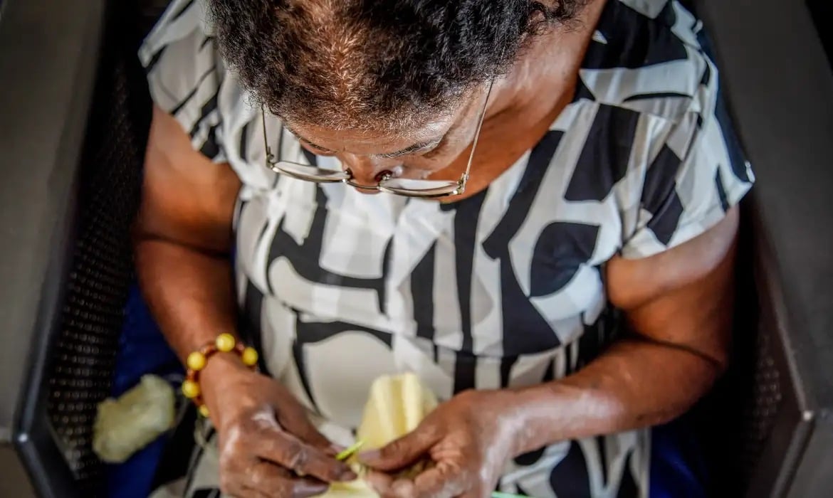 Em 2022, o Brasil tinha 160.784 pessoas vivendo em asilos ou instituição de longa permanência para idosos.