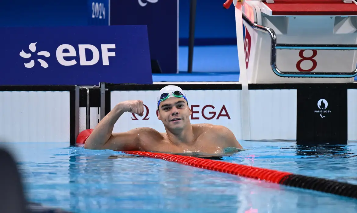 Gabriel Bandeira ganhou medalha de prata em Paris.