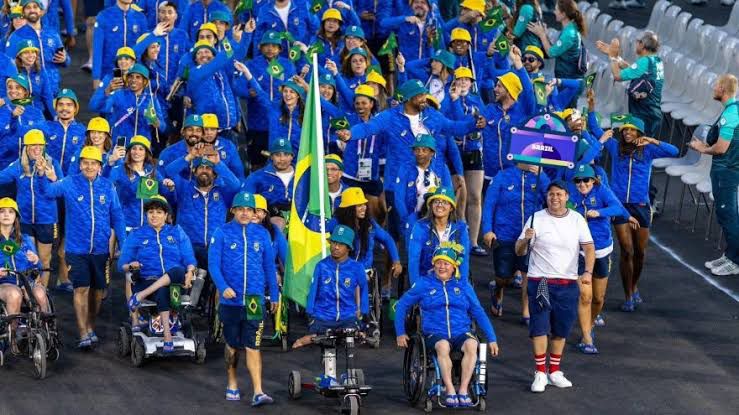 (O Brasil alcançou neste sábado, penúltimo dia dos Jogos Paralímpicos de Paris-2024, os recordes de número total de medalhas e de mais ouros conquistados em uma única edição.)