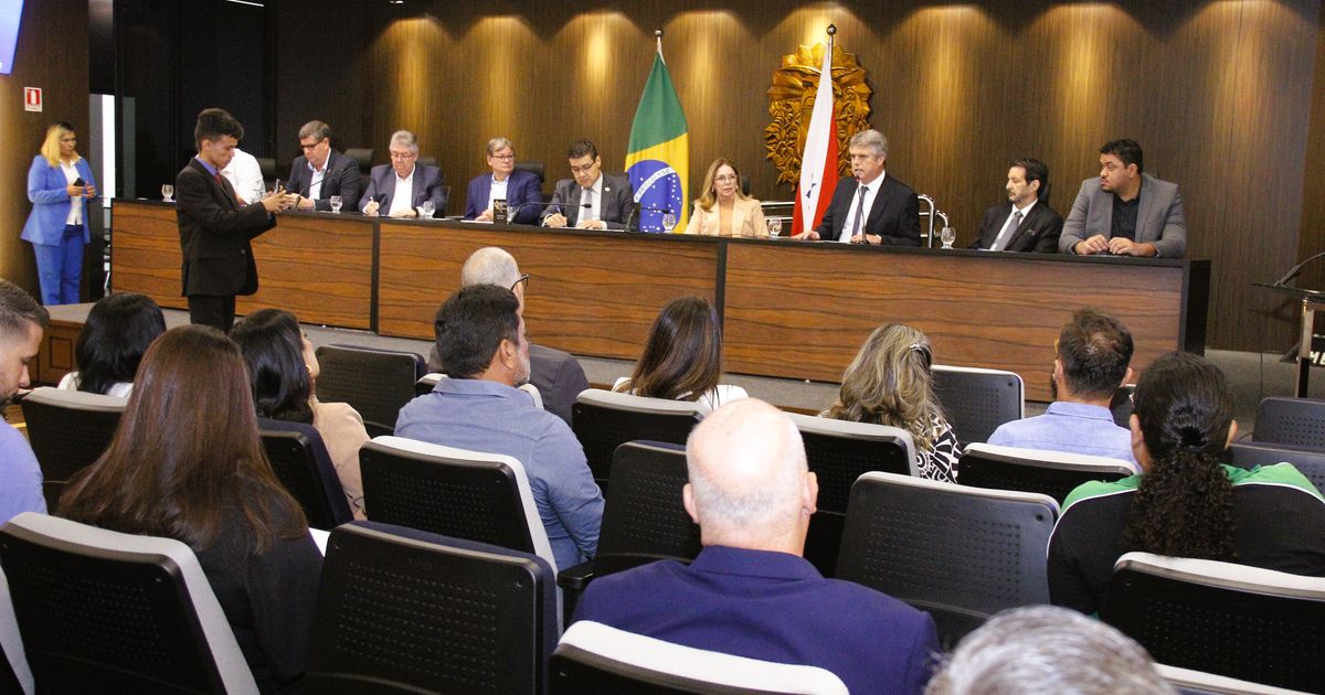 Sessão no auditório João Batista.