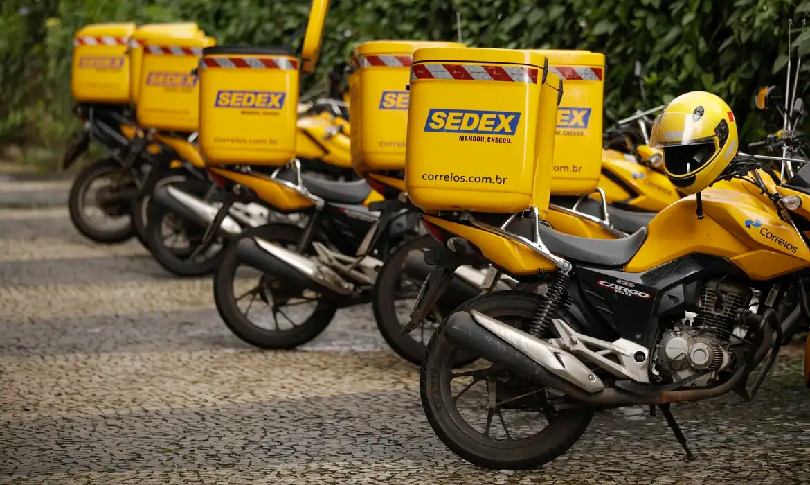 O concurso terá dois editais: um para nível médio (cargo agente de Correios) e outro para nível superior (cargo analista de Correios).