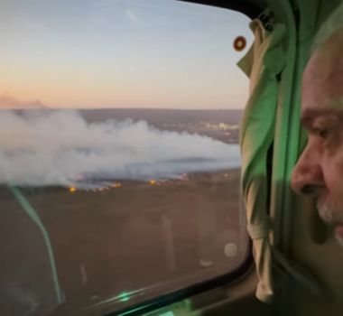 Imagem - Lula e Janja sobrevoam queimadas no Parque Nacional de Brasília e presidente anuncia reunião