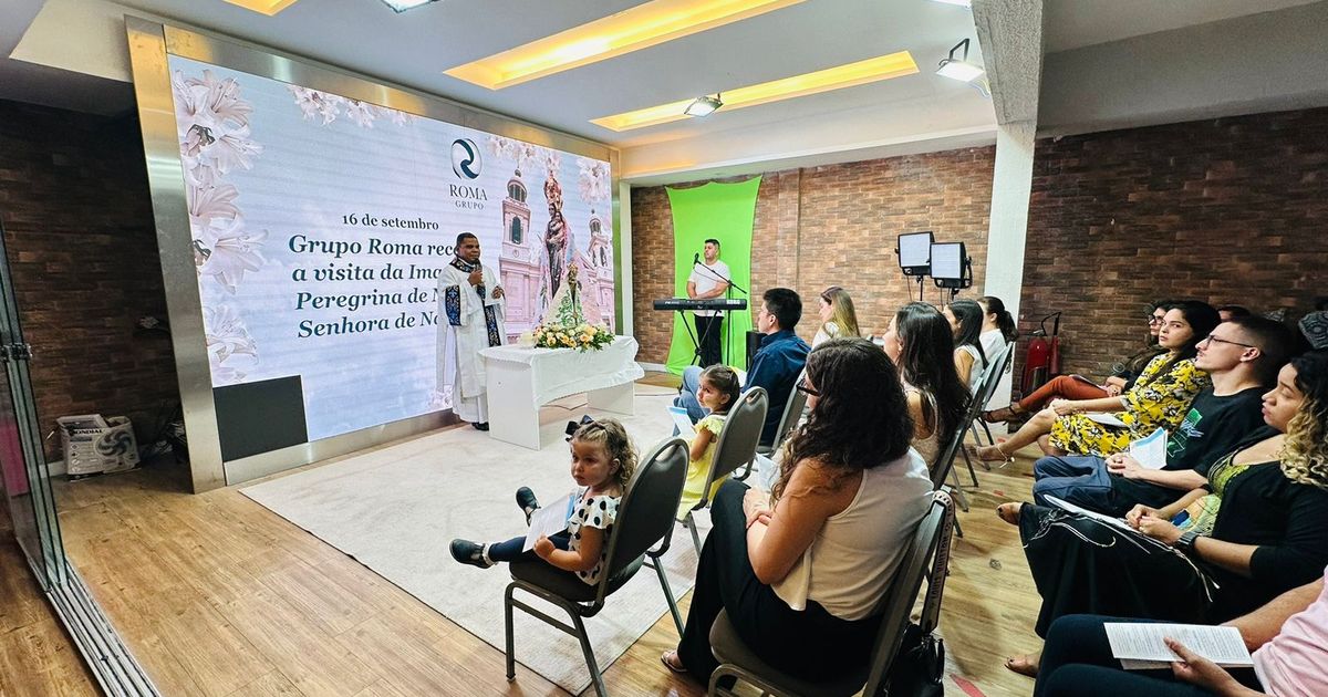 (Grupo Roma recebe a visita da imagem peregrina de Nossa Senhora de Nazaré)