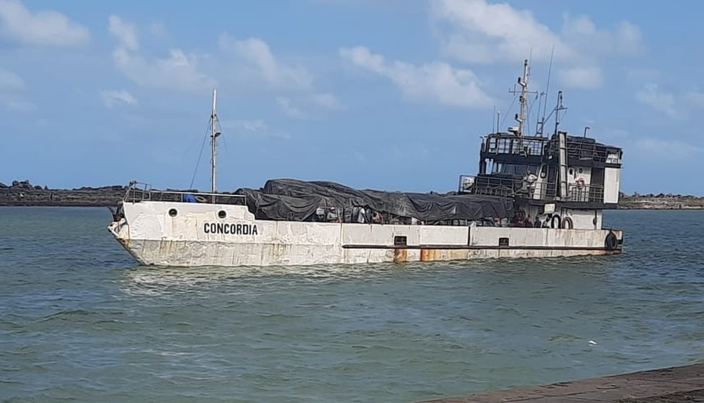 O navio de transporte de carga Concórdia naufragou na noite do último domingo, 15.