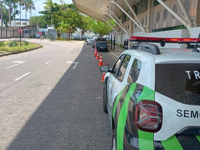 Um efetivo de oito agentes e quatro viaturas farão a interdição e orientação nos perímetros citados.