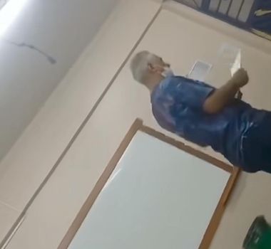 Imagem - Vídeo: professor se descontrola e xinga aluna em sala de aula no Amazonas