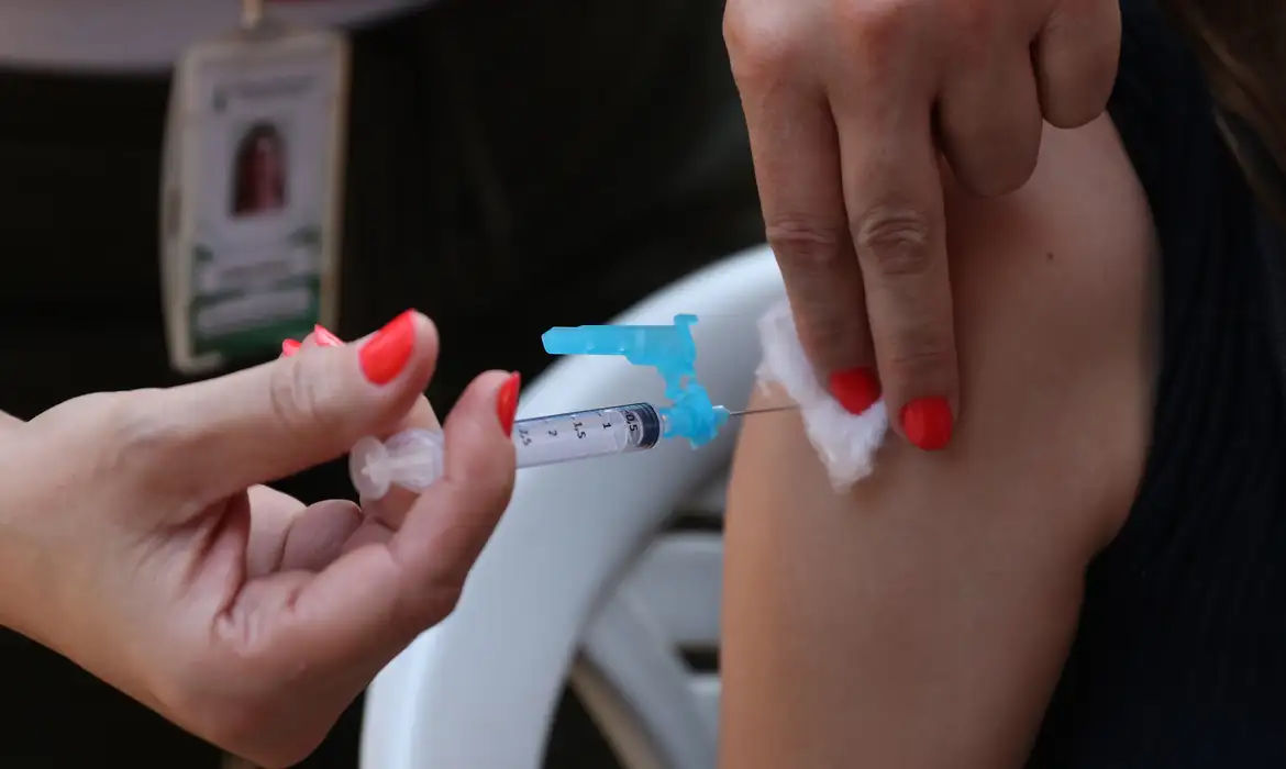 Mulheres já infectadas podem se beneficiar da vacina contra HPV - 